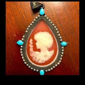 Women’s cameo pendant
